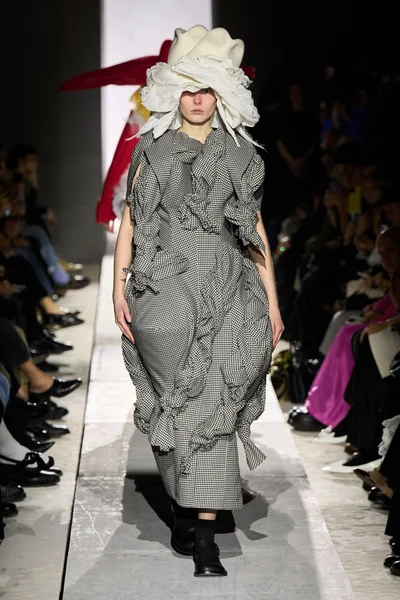 Look 15